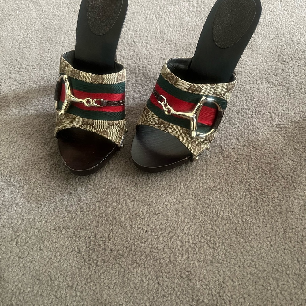 Authentic wooden Gucci mules. Vintage Brown and Green Mules for Effortless Style